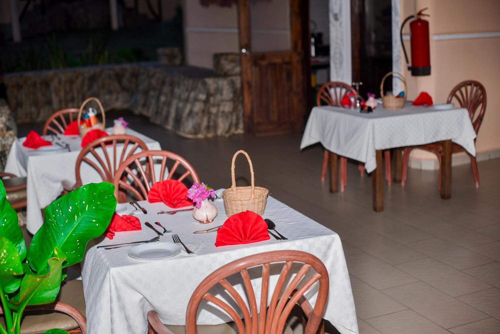 Coral Beach Resort Playa de Diani Exterior foto